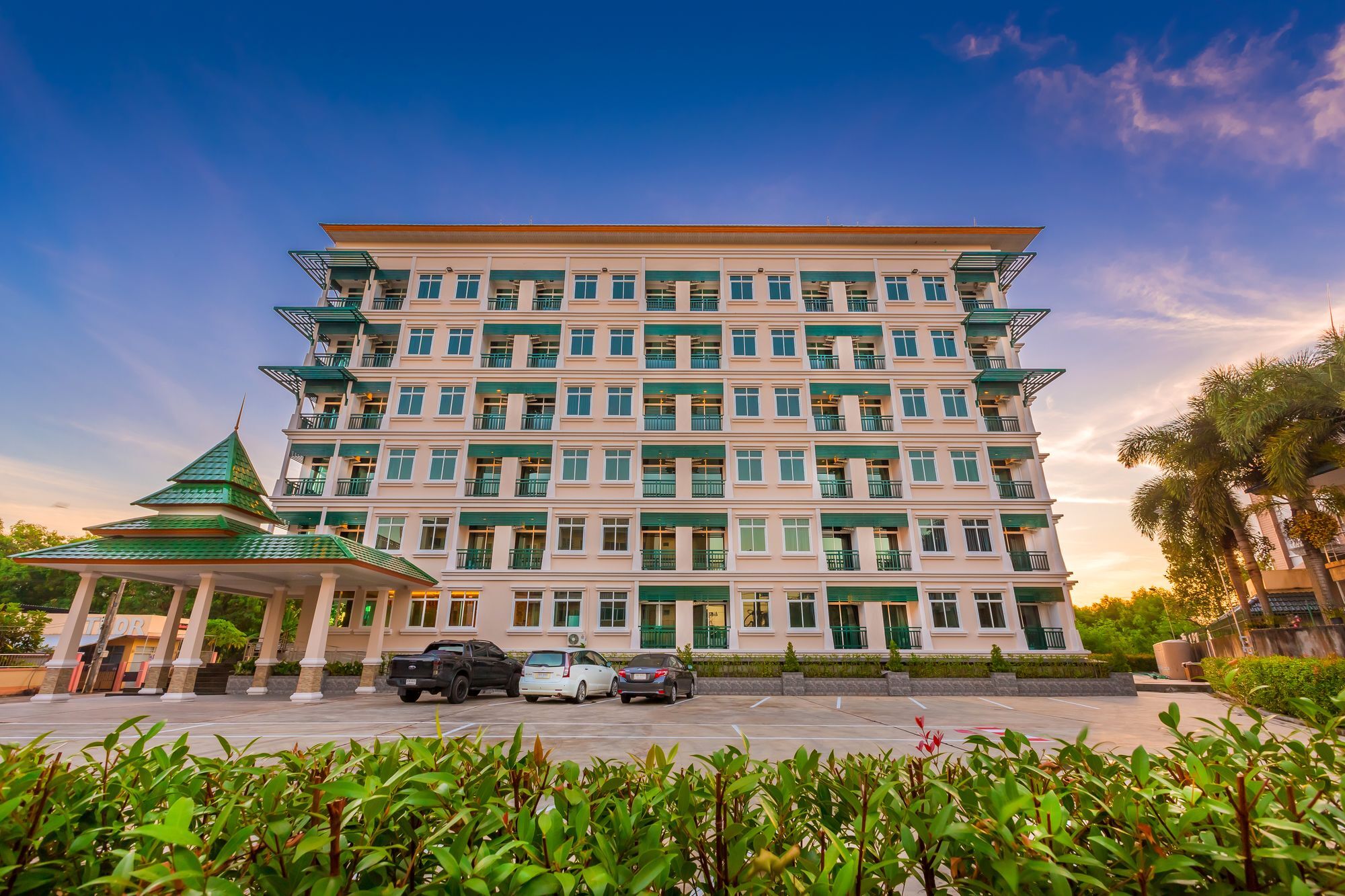 Evergreen Suite Hotel Surat Thani Exterior photo